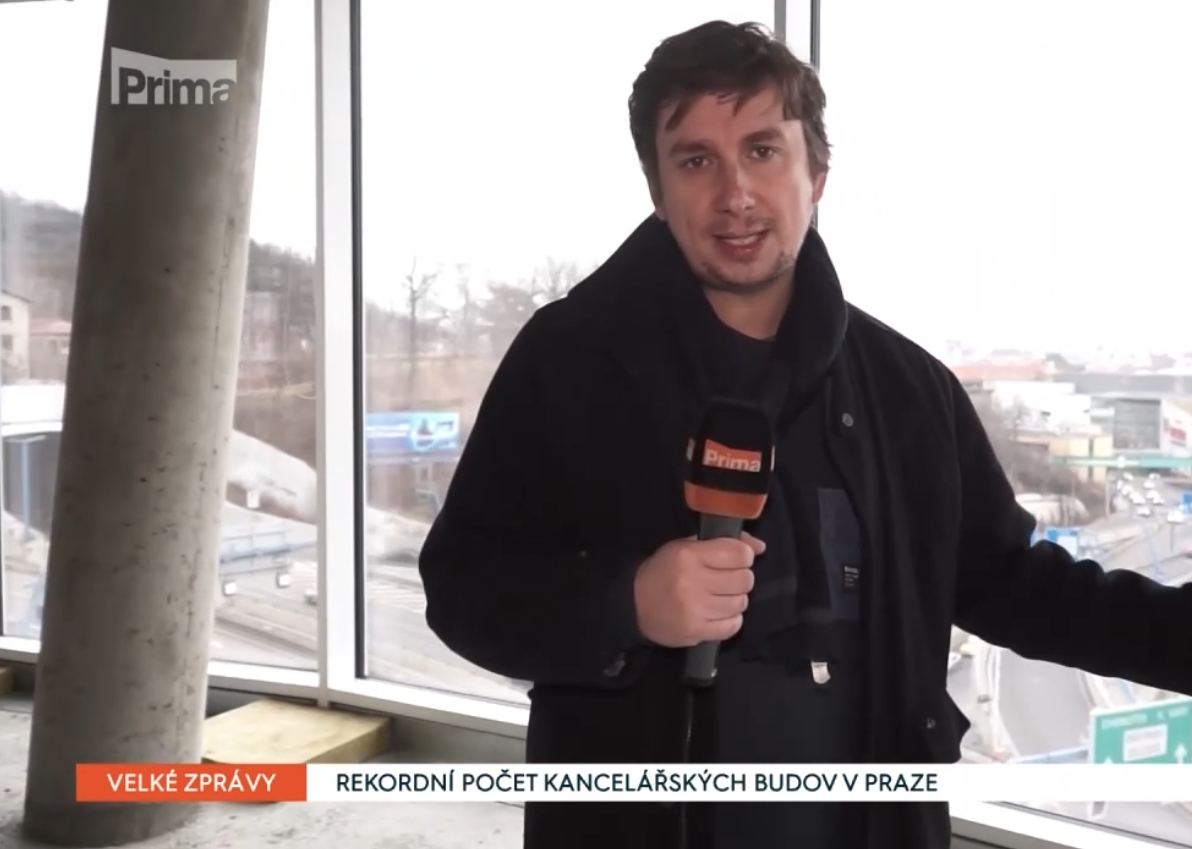 <p>Report&eacute;ři TV Prima zmapovali aktu&aacute;ln&iacute; stav kancel&aacute;řsk&yacute;ch budov v Praze a budova Green Point d&iacute;ky sv&eacute; unik&aacute;tn&iacute; architektuře a viditeln&eacute; poloze nesměla v report&aacute;ži chybět. Report&aacute;ž byla odvys&iacute;l&aacute;na 14. &uacute;nora v hlavn&iacute;ch večern&iacute;ch zpr&aacute;v&aacute;ch a jej&iacute; z&aacute;znam naleznete&nbsp;pod <a href="https://www.dropbox.com/s/z34run3l7myjml6/reportazup.mp4?dl=0" target="_blank">t&iacute;mto odkazem</a>.</p>
